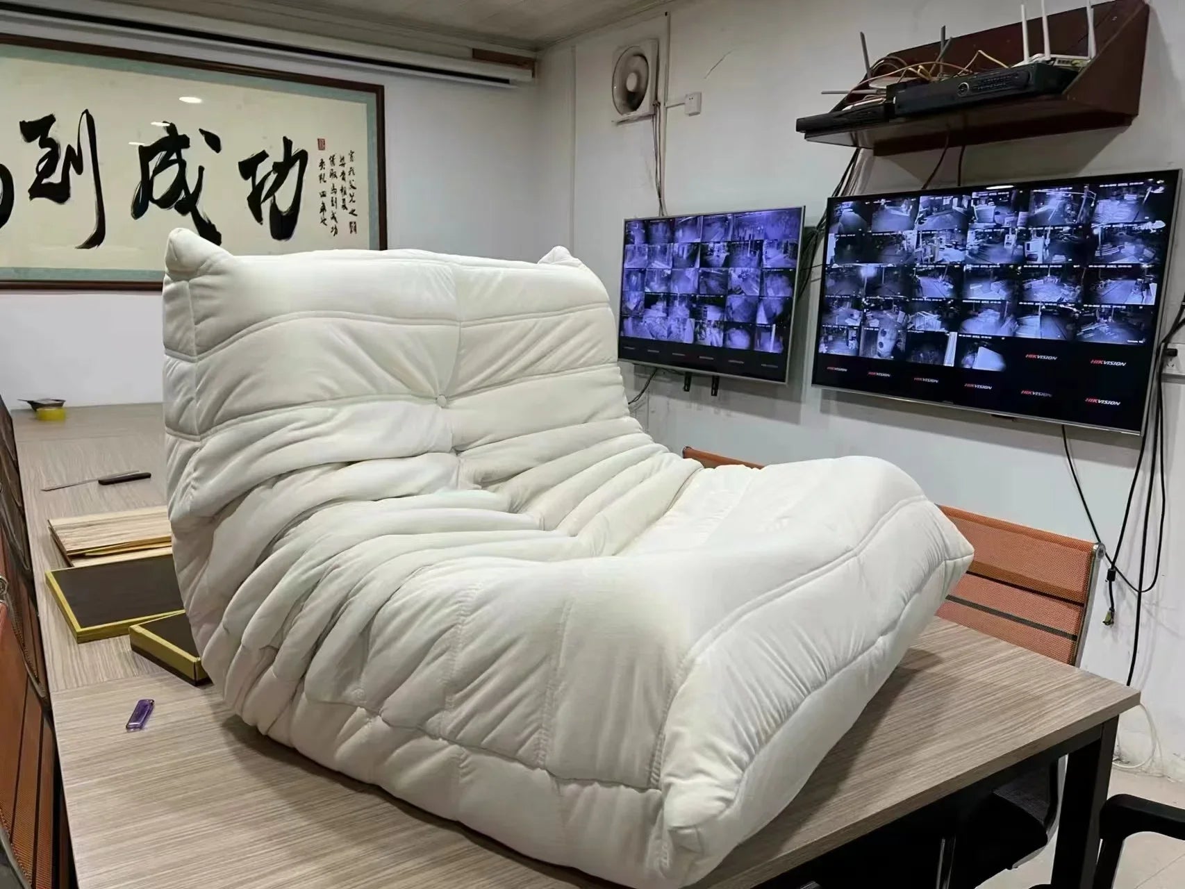 Modern Single Reclining Sofa in Cream for One Person