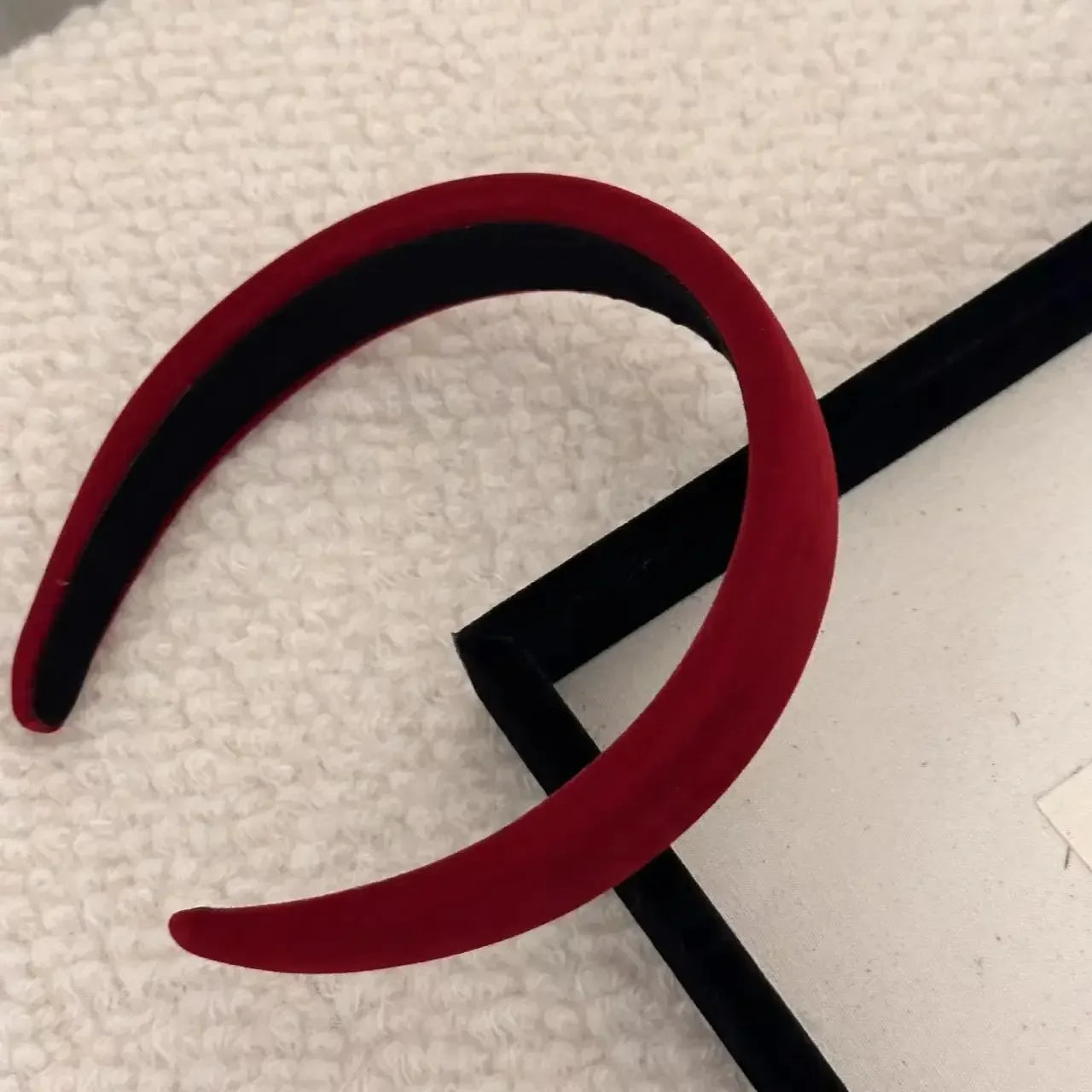 Women's Casual Black Plastic Headband for All Seasons