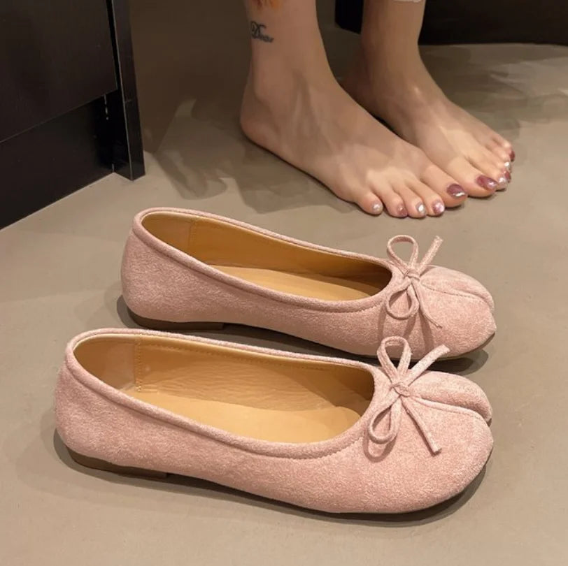 Women's Split Toe Ballet Flats With Slip-On Closure