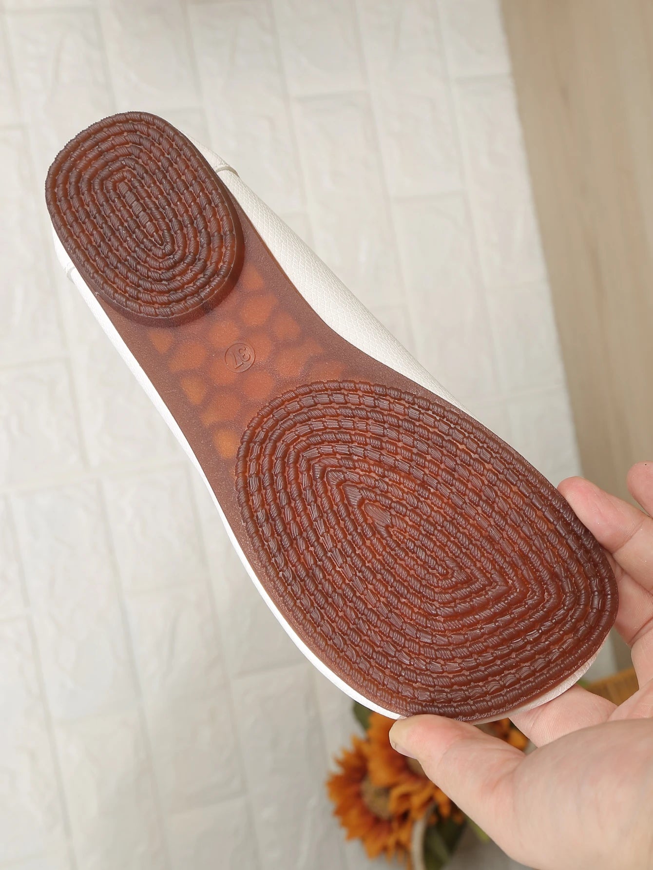 Popular flat sole single shoe round toe bean shoes 2024 new soft soled women's shoes large size single shoe grandmother shoes - Buy online at  Vibe In Cart.