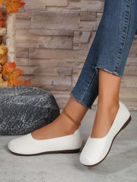 Popular flat sole single shoe round toe bean shoes 2024 new soft soled women's shoes large size single shoe grandmother shoes - Buy online at  Vibe In Cart.