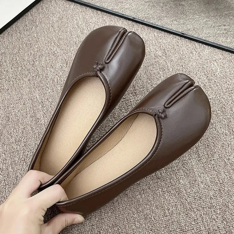 Women's Split Toe Ballet Flats With Slip-On Closure