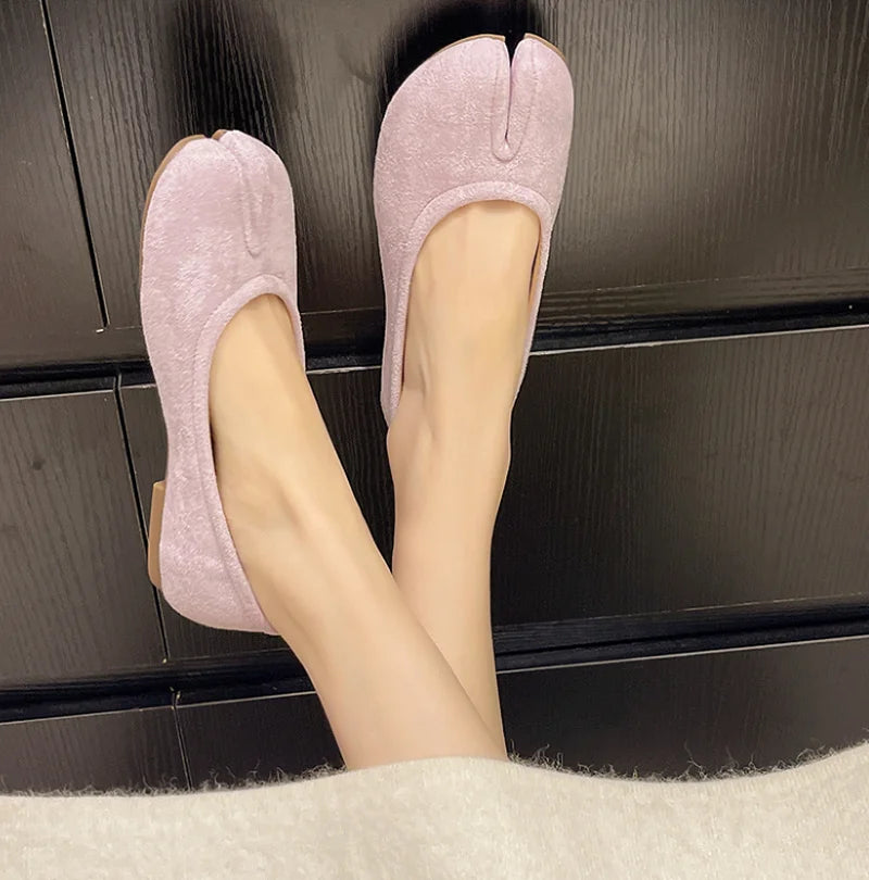 Women's Split Toe Ballet Flats With Slip-On Closure