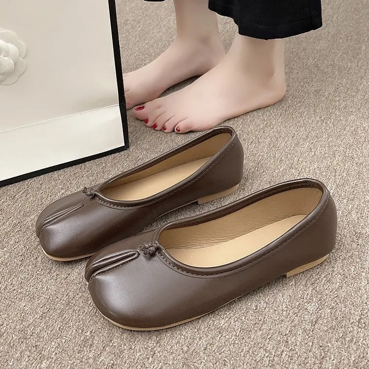 Women's Split Toe Ballet Flats With Slip-On Closure