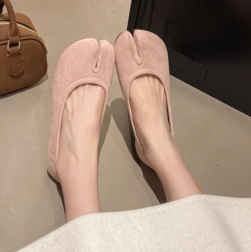 Women's Split Toe Ballet Flats With Slip-On Closure