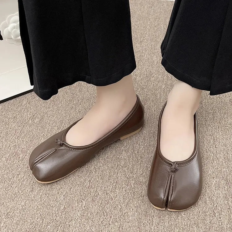 Women's Split Toe Ballet Flats With Slip-On Closure