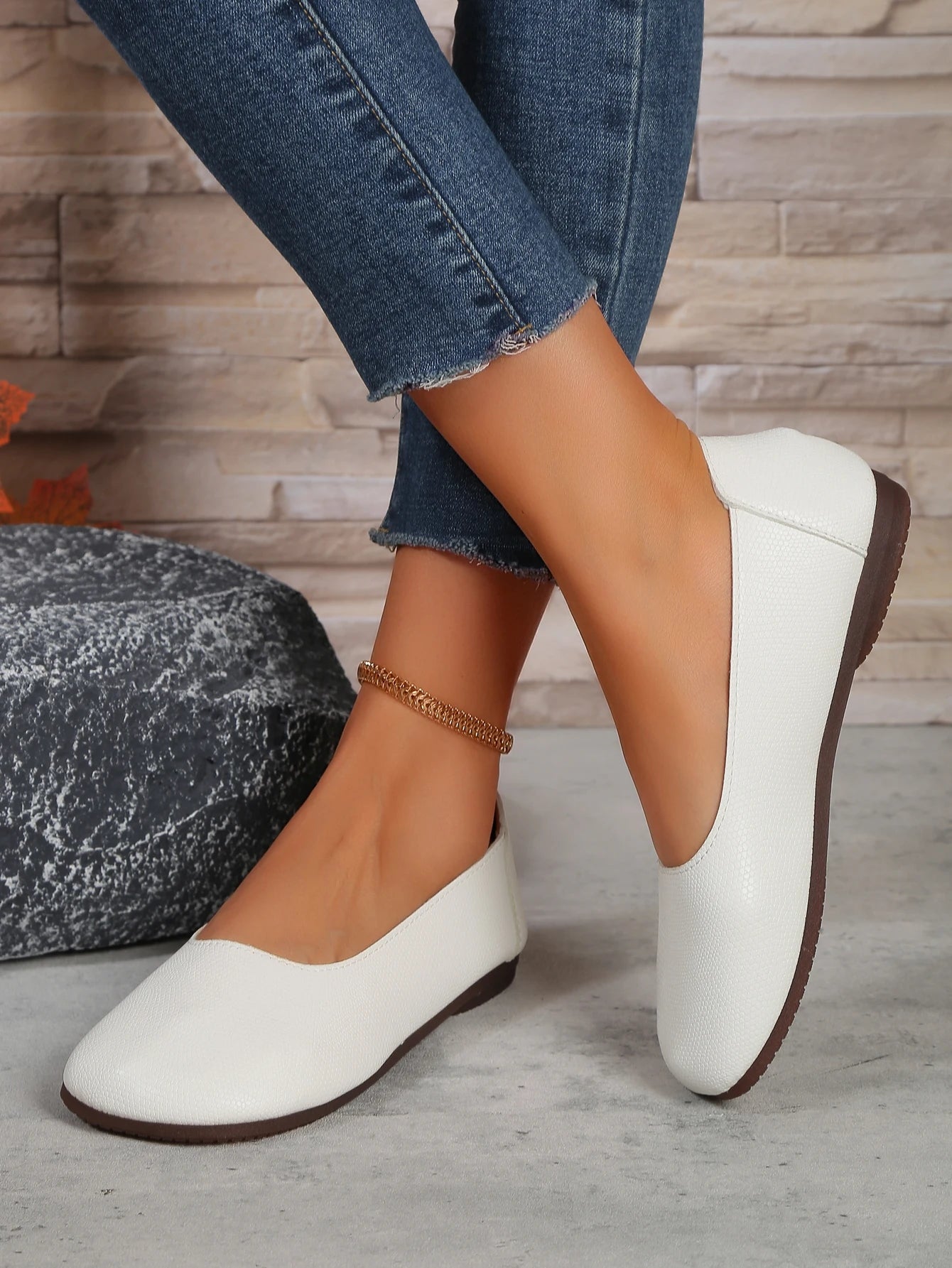 Popular flat sole single shoe round toe bean shoes 2024 new soft soled women's shoes large size single shoe grandmother shoes - Buy online at  Vibe In Cart.