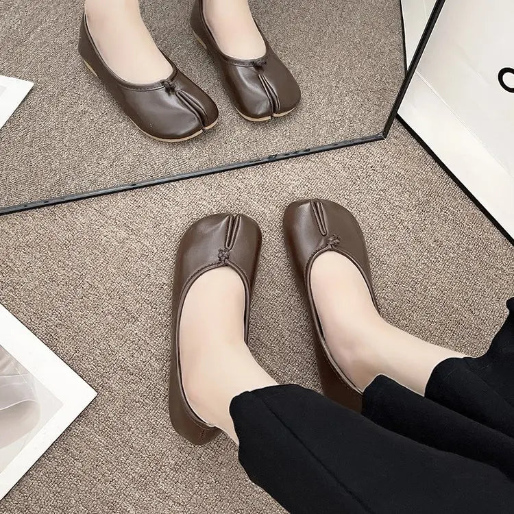 Women's Split Toe Ballet Flats With Slip-On Closure