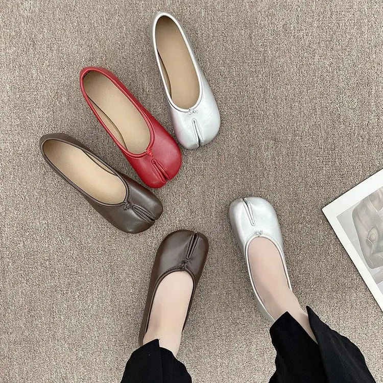 Women's Split Toe Ballet Flats With Slip-On Closure