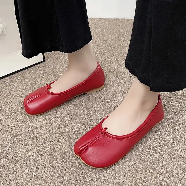 Women's Split Toe Ballet Flats With Slip-On Closure