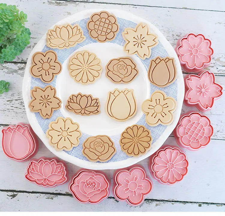 8 Pcs/set Cookie Cutters Plastic 3D Cute Cartoon Pressable Biscuit Mold Cookie Stamp Kitchen Baking Pastry Bakeware - Buy online at  Vibe In Cart.