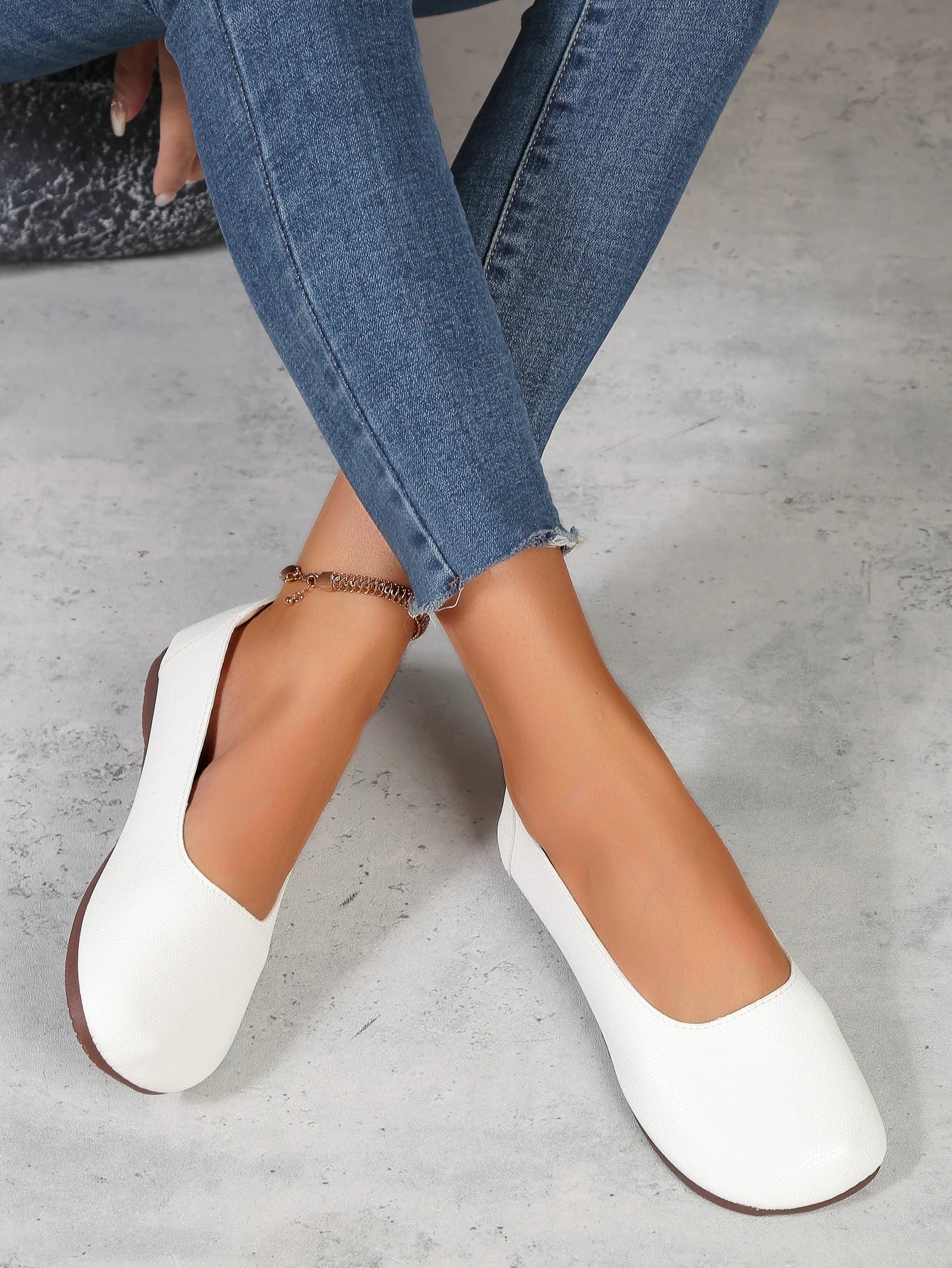 Popular flat sole single shoe round toe bean shoes 2024 new soft soled women's shoes large size single shoe grandmother shoes - Buy online at  Vibe In Cart.