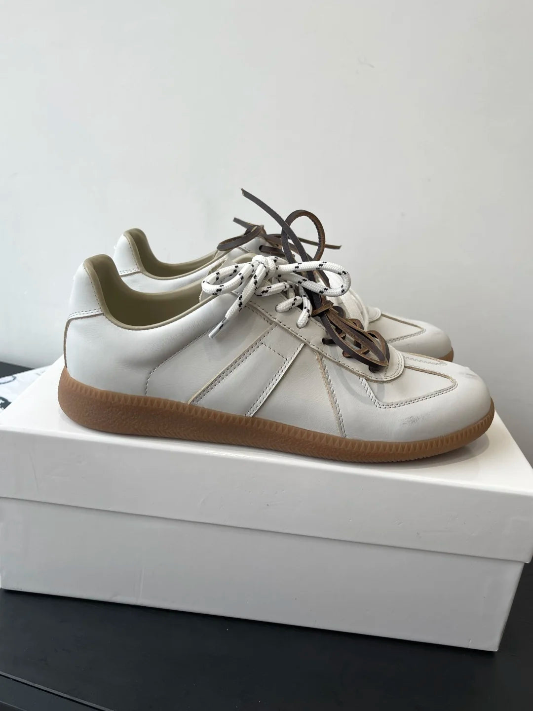 Men's leather flat bottomed casual lace up white shoes, women's moral training shoes, board shoes, running shoes - Buy online at  Vibe In Cart.