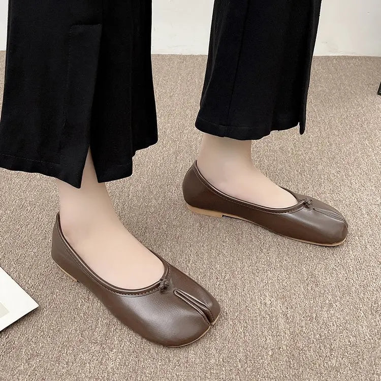 Women's Split Toe Ballet Flats With Slip-On Closure